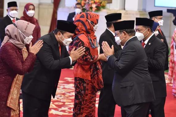 Sekretaris Kabinet Pramono Anung turut hadir pada Pelantikan Anggota KPU dan Anggota Bawaslu masa jabatan 2022-2027, di Istana Negara, Jakarta, Selasa (12/4).