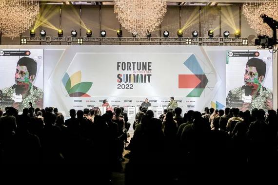 Ganesan Ampalavanar dan Pandu Sjahrir dalam sesi ‘When Profit Meets The Planet’ pada Fortune Indonesia Summit 2022, Kamis (19/5). (Dayu Yudana Putra/IDN Media)