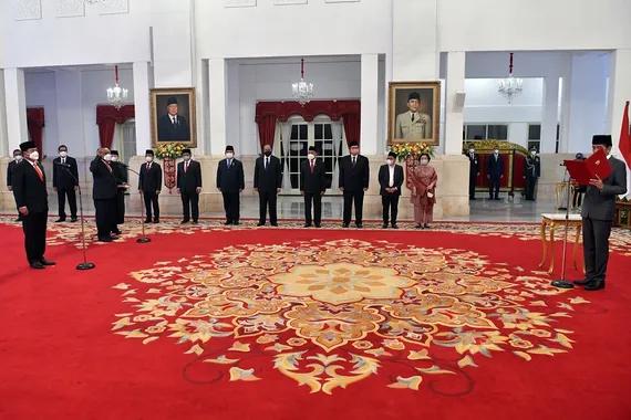 Acara pelantikan 2 menteri dan 3 wamen di Istana Negara, Rabu (15/6).