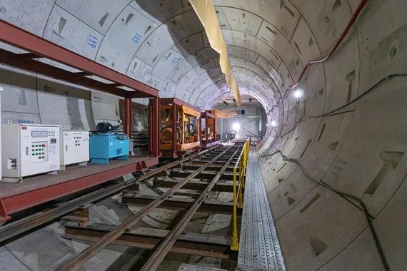 Pembangunan terowongan (proyek Fase-2) dari Stasiun Bundaran HI menuju Stasiun Thamrin.