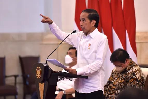 Presiden Jokowi dalam Rapat Sidang Kabinet Paripurna, Senin (20/6).