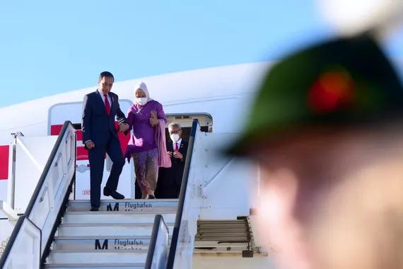Presiden dan Ibu Iriana Jokowi tiba di Munich, Jerman, Minggu (26/06).