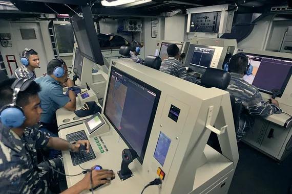 Combat Management System (CMS) Mandhala buatan Len yang digelar di salah satu kapal perang TNI AL.