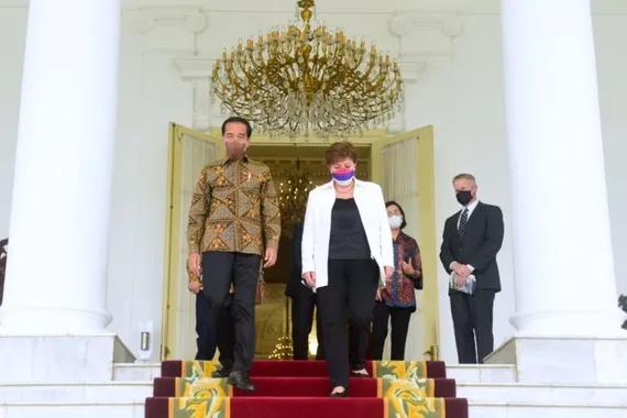 Presiden Jokowi menerima kunjungan Direktur Pelaksana IMF, Kristalina Georgieva, di Istana Kepresidenan Bogor, Minggu (17/7).