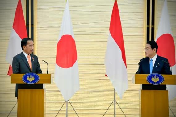 Presiden Jokowi dan PM Jepang Fumio Kishida.