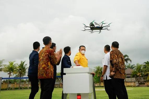Uji coba terbang vertikal EHang 216 di Bali.