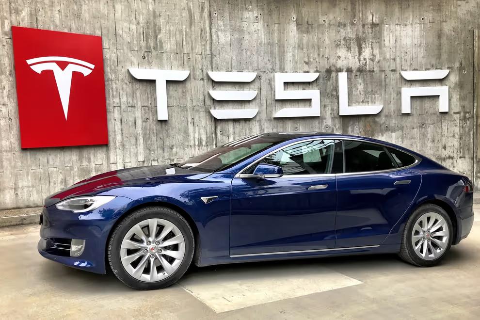 Laba Tesla Anjlok 23 Persen Jadi US$3,12 Juta pada 2023