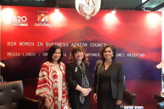 Nurdiana Darus, Co-Chair of B20 Women in Business Action Council; Shinta Kamdani, Chair of B20 Indonesia & CEO of Sintesa Group; Ira Noviarti, Chair of B20 Women in Business Action Council & President Director of Unilever Indonesia di Jakarta, Selasa (9/8