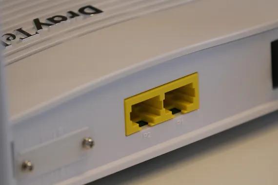 Router penghubung jaringan internet