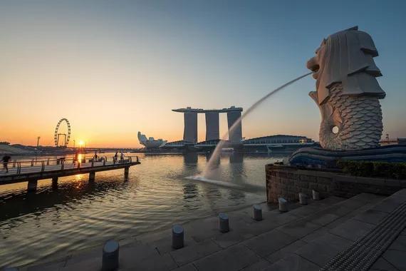 Marina Bay, Singapura, dengan latar salah satu bangunan termahal di dunia.
