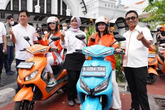Pos Indonesia gunakan motor listrik SMOOT.