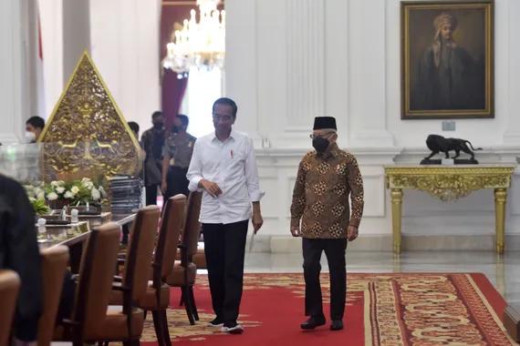 Presiden Jokowi didampingi Wapres Ma’ruf Amin tiba Istana Merdeka untuk memimpin ratas VoA dan Kitas.
