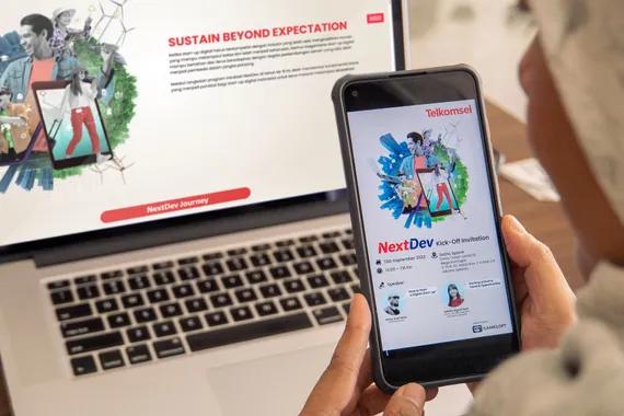 Telkomsel menghadirkan NextDev 2022 #SustainBeyondExpectation dengan mengusung perubahan dan peningkatan program dalam mendukung perkembangan startup. Program CSR Telkomsel ini dibuka pada kick-off NextDev 2022 di Jakarta, Selasa (13/9). Dok/Telkomsel.