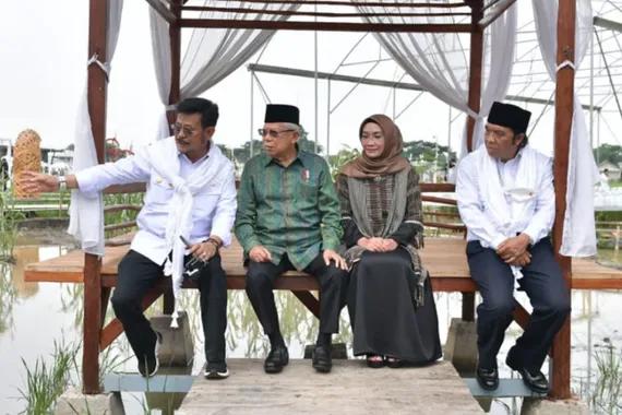 Wapres Ma\'ruf Amin dan Mentan Syahrul Yasin Limpo saat mengunjungi Agroeduwisata Guler Farm Nature.