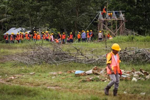Peserta mengikuti pelatihan pekerja konstruksi Ibu Kota Negara (IKN) Nusantara di SMKN 1 Kecamatan Sepaku, Kabupaten Penajam Paser Utara, Kalimantan Timur, Kamis (6/10).