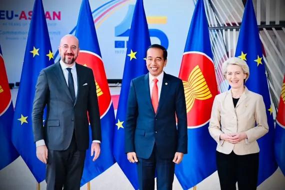 Presiden Jokowi disambut resmi oleh Presiden Dewan Eropa Charles Michel dan Presiden Komisi Eropa Ursula von der Leyen  di KTT ASEAN-UE. (14/12).