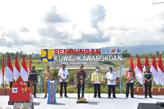 Presiden Jokowi meresmikan Bendungan Kuwil Kawangkoan di Minahasa Utara, Kamis (19/1).