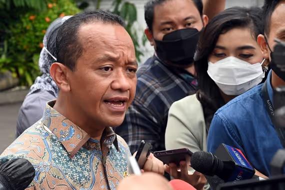 Menteri Investasi/Kepala BKPM Bahlil Lahadalia memberikan keterangan pers di Kompleks Istana Kepresidenan Jakarta, Selasa (31/1).