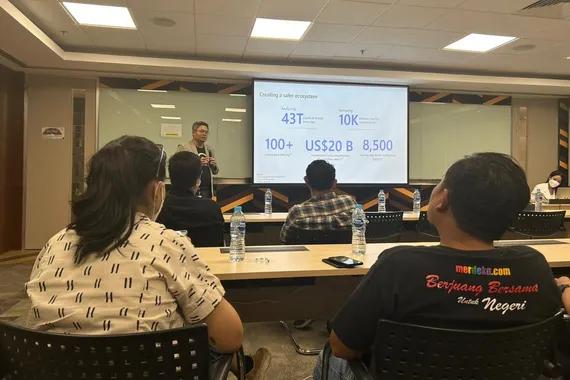 National Technology Officer Microsoft Indonesia, Panji Wasmana, menjelaskan Cybersecurity 101.