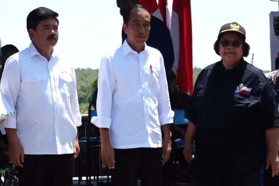 Presiden Jokowi bersama Menteri ATR/BPN Hadi Tjahjanto dan Menteri KLHK Siti Nurbaya.