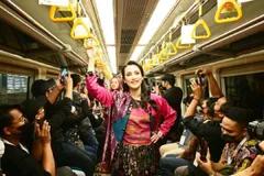 Lestarikan Kain Wastra Lewat "Trunk Show" Pertama di LRT Palembang