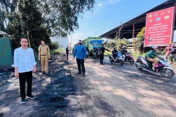 Tinjau Jalan Rusak di Jambi, Jokowi Soroti Manfaat Jalan Logistik