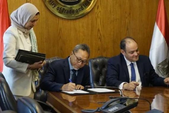 Menteri Perdagangan RI, Zulkifli Hasan serta Menteri Perdagangan dan Industri Mesir, Ahmed Samir Saleh tandatangani MoU, Senin (15/5).
