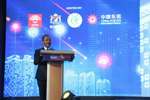 Menteri Investasi, Bahlil Lahadalia, saat memberikan sambutan di Indonesia-China Smart City Technology & Investment Expo 2023.