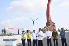 Dongkrak Daya Saing Produk, Jokowi Resmikan Jembatan Kretek 2