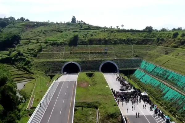 Terowongan Cisumdawu Retak Karena Gempa, PUPR Pastikan Aman Dilalui