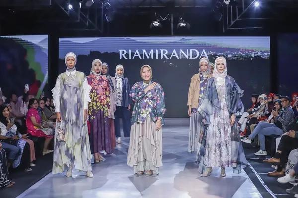 Pesona Wastra Jawa Tengah di Semarang Fashion Trend 2023