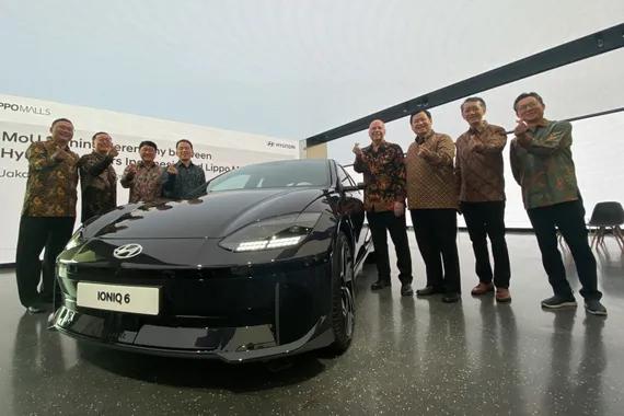 Hyundai Indonesia dan Lippo Malls menandatangani MoU untuk pembangunan charging station EV.