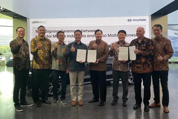 Hyundai Indonesia dan Lippo Malls menandatangani MoU untuk pembangunan charging station EV.