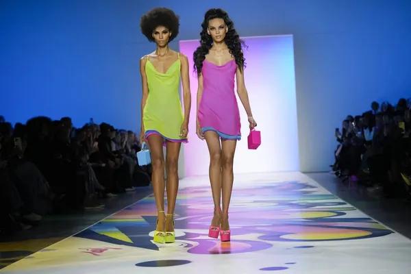 Tren Terkini dari New York Fashion Week Spring-Summer 2024