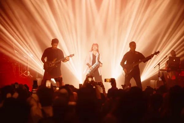 Isyana Sarasvati Jadi Musisi Indonesia Pertama di Billboard Live Japan