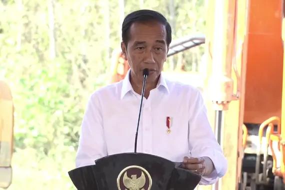 Presiden Joko Widodo pada peletakan batu pertama pembangunan Hotel Nusantara di kawasan IKN, Penajam Paser Utara, Kaltim, Kamis (21/9).