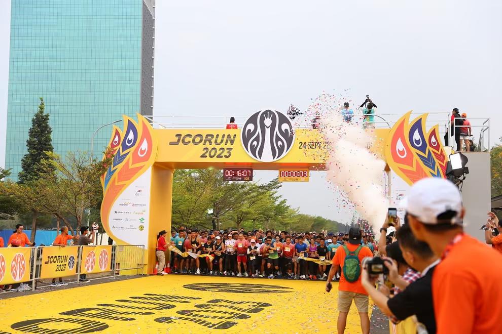 Rayakan 17 Tahun JCO Indonesia, 6.000 Pelari Ramaikan JCO Run 2023