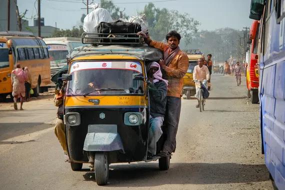 Ilustrasi transportasi di India.