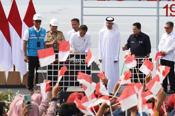 Presiden Jokowi meresmikan operasi PLTS Terapung Cirata, Kamis (9/11).