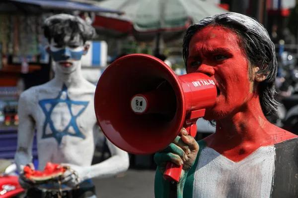 Riset Populix: 65% Warga Muslim Indonesia Dukung Boikot Produk Israel