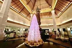 InterContinental Bali Resort Hadirkan Pohon Natal Bertema Wayang