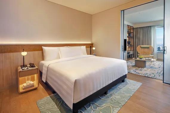 Two Bedroom Suite di PARKROYAL Serviced Suites Jakarta.