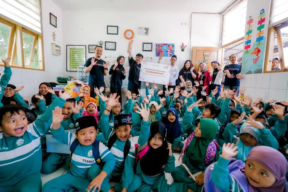 Via IDN Foundation, Saweria Donasi Buku ke Saung Baca Tangerang