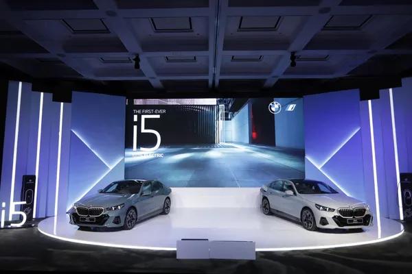 Sedan Bisnis Full Listrik BMW i5 Resmi Mengaspal di Indonesia